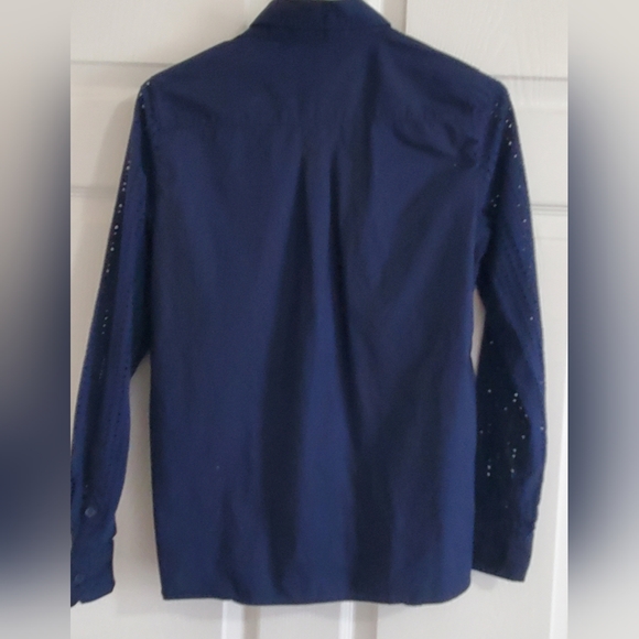 Banana Republic Classic Fit Button Up Navy Blue Eyelet Woman's Shirt. Size XS - Picture 5 of 9